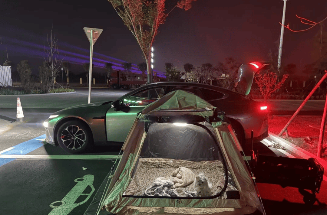 庆期间年轻人旅行掀起“帐篷过夜”热潮冰球突破爆百万大奖不住酒店住帐篷！国(图3)