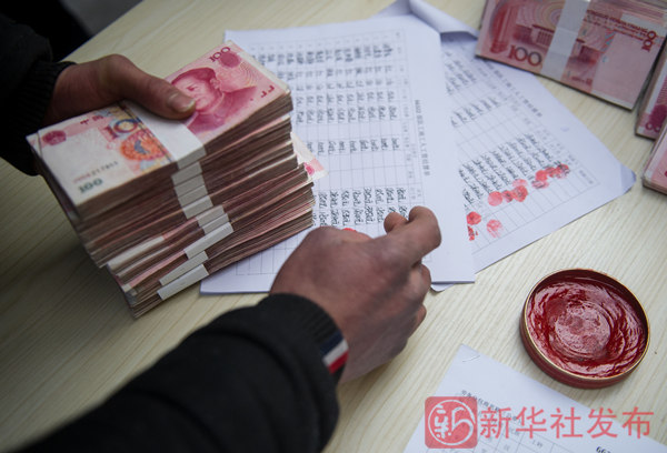 新华社记者陪农民工讨薪冰球突破游戏110小时