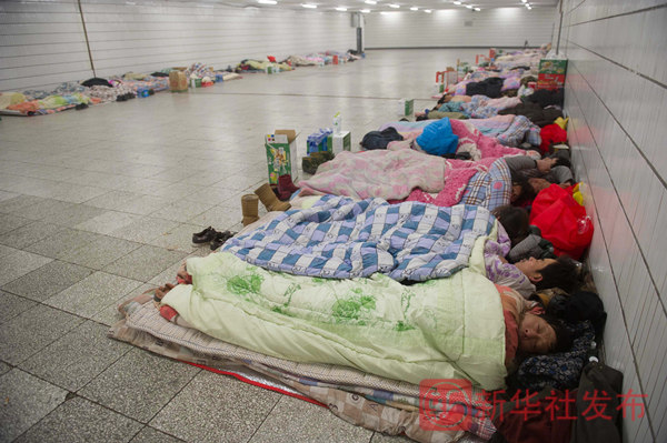 新华社记者陪农民工讨薪冰球突破游戏110小时(图3)